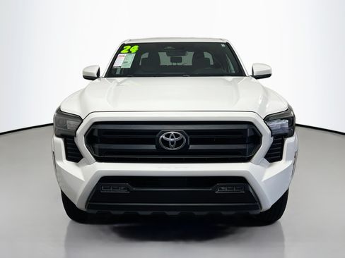 Used 2024 Toyota Tacoma SR5 AWD/4WD image 12