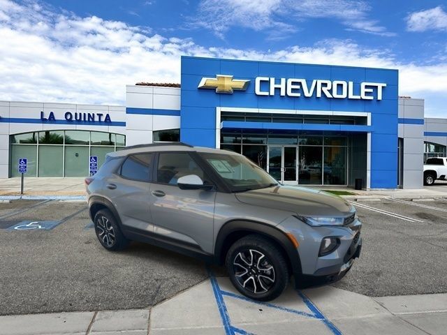 Used 2023 Chevrolet TrailBlazer ACTIV w/ Convenience Package FWD image 2