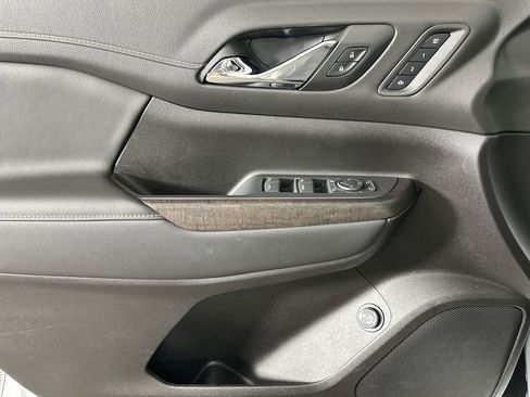 Used 2023 GMC Acadia Denali image 25