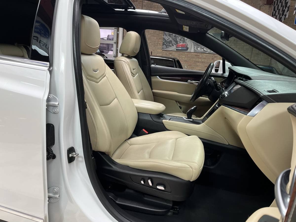 Used 2018 Cadillac XT5 Premium Luxury w/ LPO, Wheel Lock Package AWD/4WD image 26