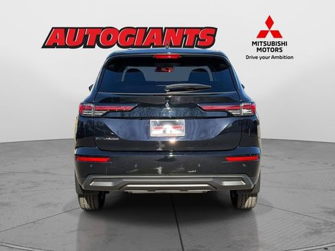 New 2026 Mitsubishi Outlander ES image 3