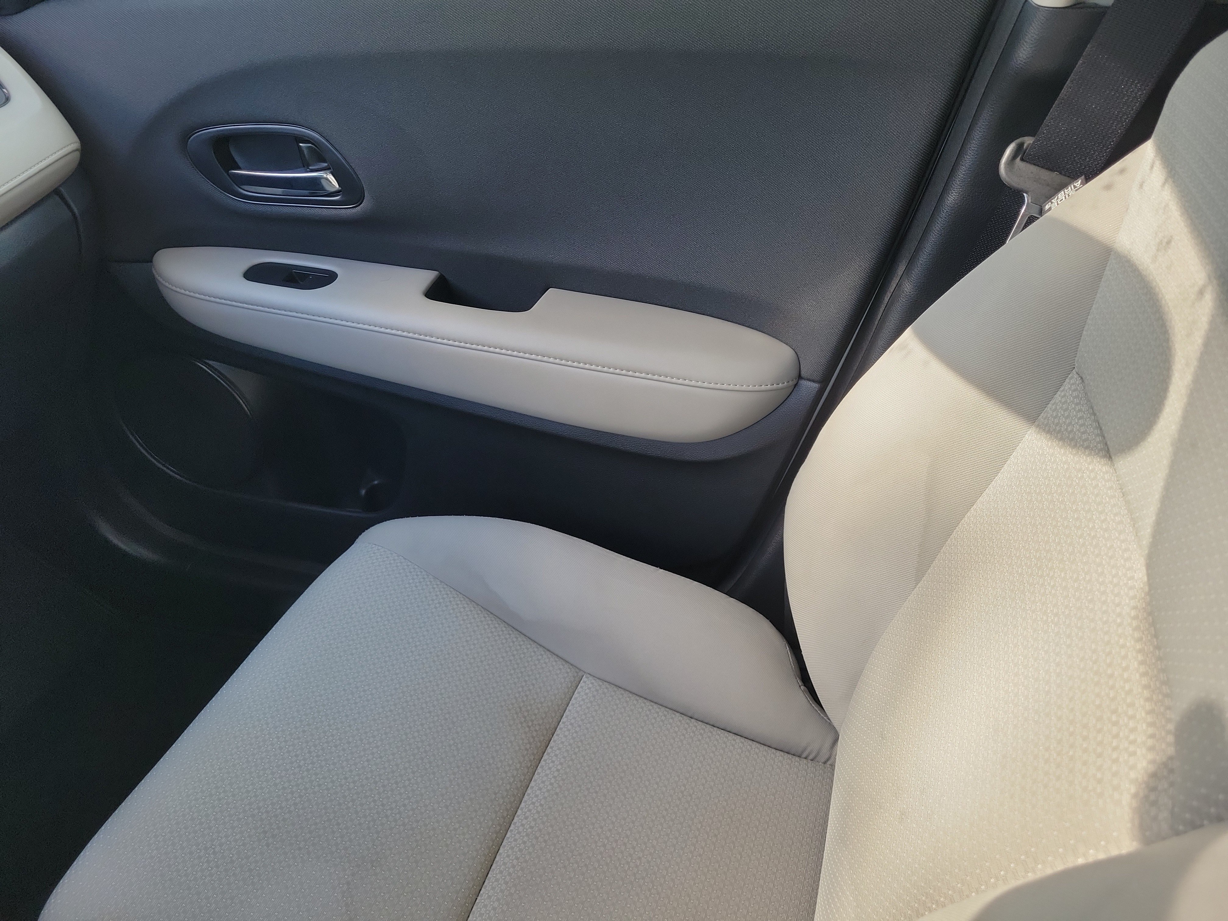 Used 2022 Honda HR-V LX image 16