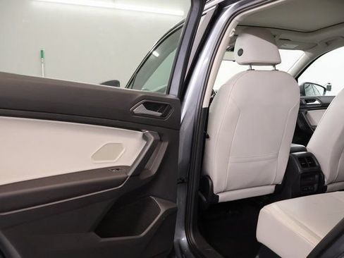 Used 2019 Volkswagen Tiguan SE w/ Panoramic Sunroof Package AWD/4WD image 28