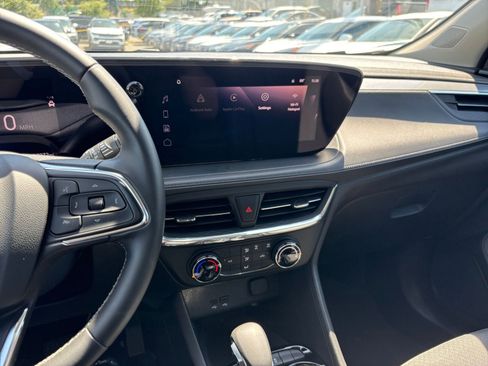 Used 2025 Buick Encore GX Preferred FWD image 17