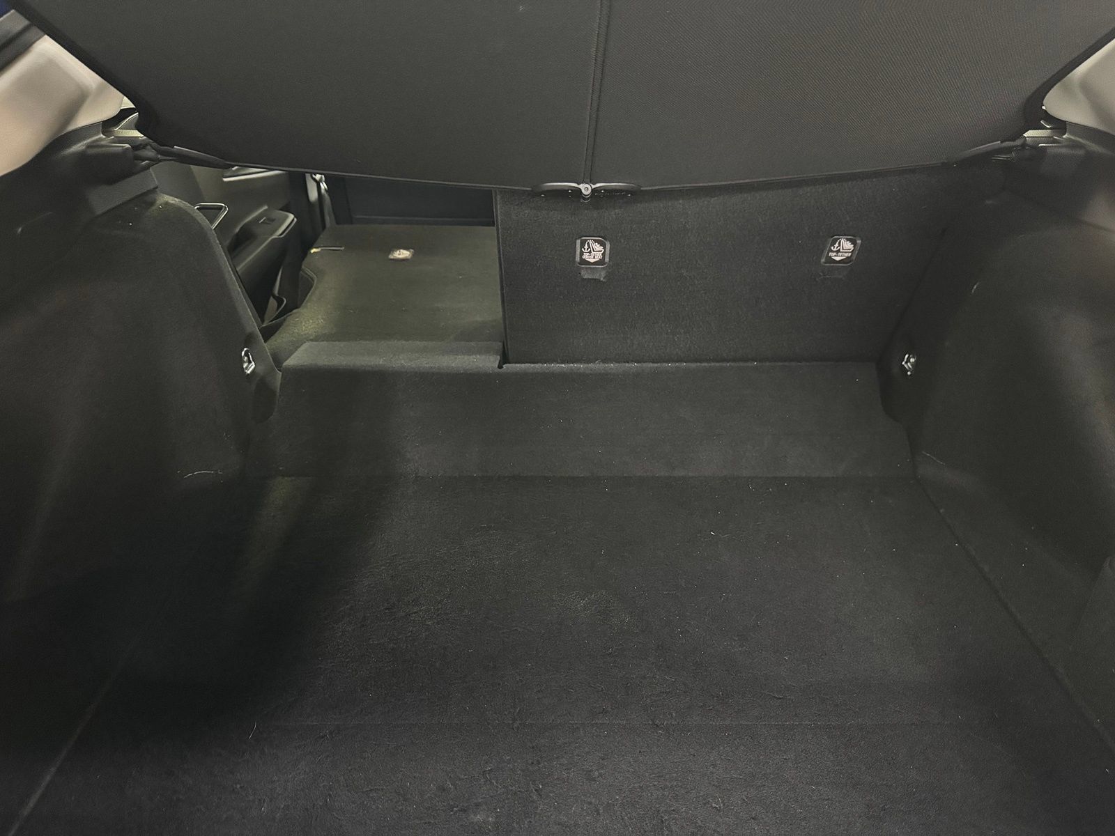 Used 2024 Toyota Prius LE FWD image 35