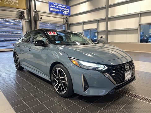 Used 2024 Nissan Sentra SR w/ SR Premium Package image 1