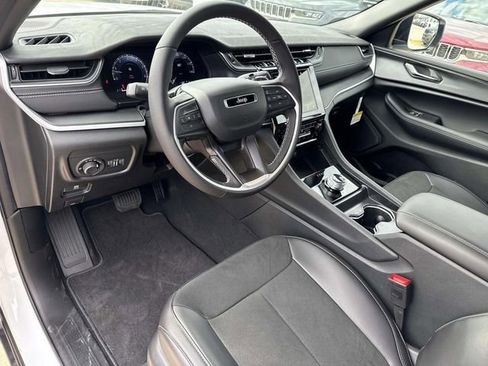 New 2025 Jeep Grand Cherokee L Altitude RWD image 15