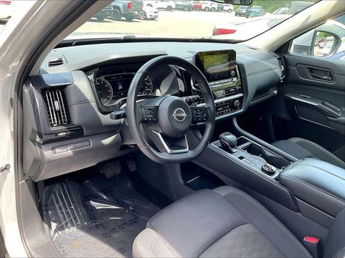 Used 2024 Nissan Pathfinder SV AWD/4WD image 8