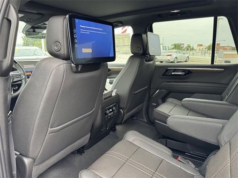 Used 2025 Chevrolet Tahoe High Country image 13