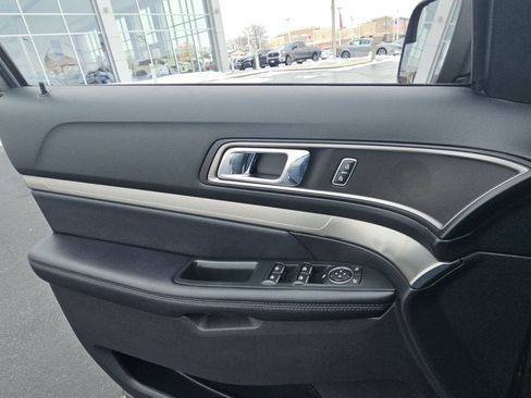 Used 2018 Ford Explorer XLT w/ Equipment Group 202A image 24