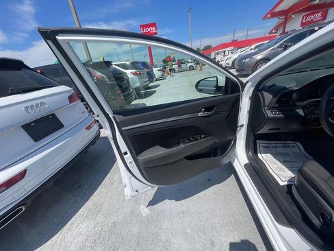 Used 2019 Hyundai Elantra SEL w/ Cargo Package FWD image 14