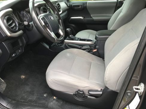 Used 2019 Toyota Tacoma SR5 AWD/4WD image 22
