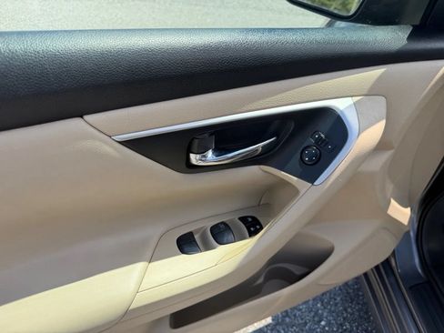 Used 2016 Nissan Altima 2.5 S w/ Power Driver Seat Package FWD image 11