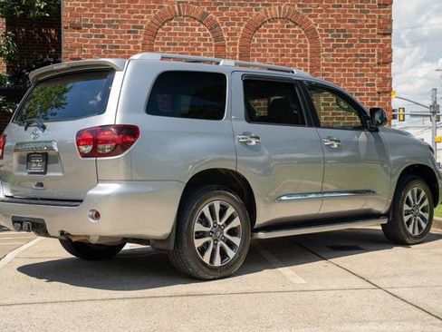 Used 2019 Toyota Sequoia Limited w/ Safety & Convenience Package AWD/4WD image 5