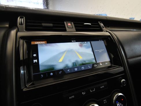 Used 2018 Land Rover Discovery HSE image 25