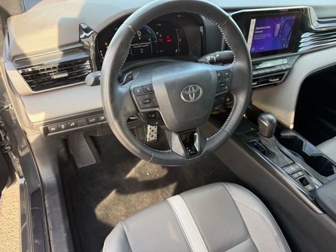 Used 2025 Toyota Camry SE FWD image 15