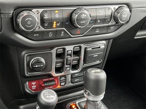 New 2026 Jeep Wrangler Unlimited Rubicon w/ Steel Bumper Group image 25