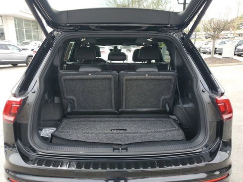 Used 2024 Volkswagen Tiguan SE R-Line image 8