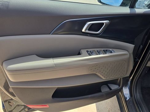 New 2027 Kia Carnival FWD image 18