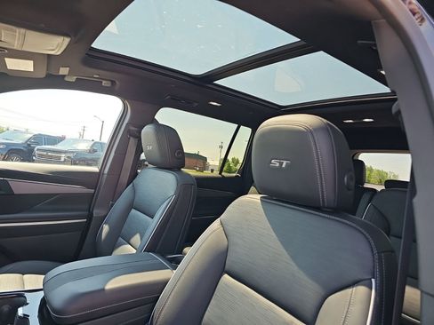 Used 2025 Buick Enclave Sport Touring w/ Super Cruise Package FWD image 12