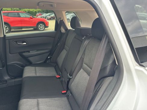 Used 2025 Nissan Rogue SV AWD/4WD image 39