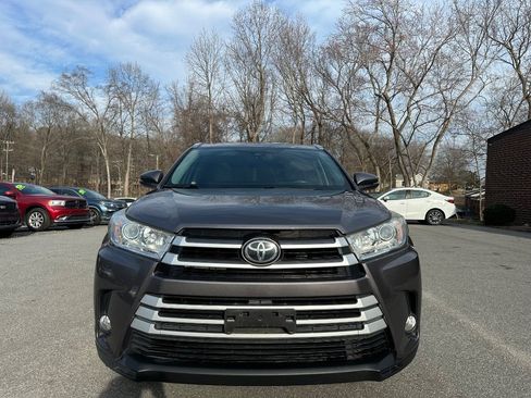 Used 2019 Toyota Highlander XLE image 3