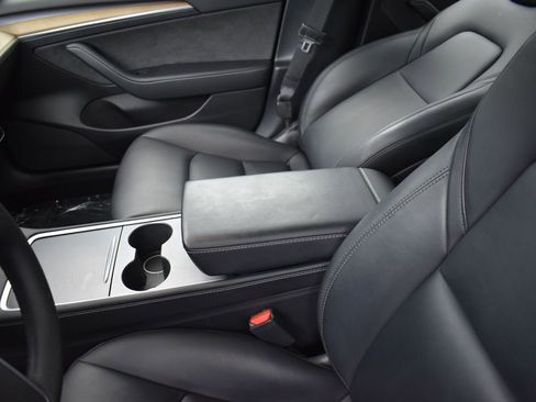 Used 2021 Tesla Model 3 Performance image 12