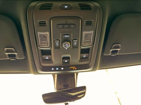 Used 2021 GMC Yukon Denali w/ Denali Premium Package image 21