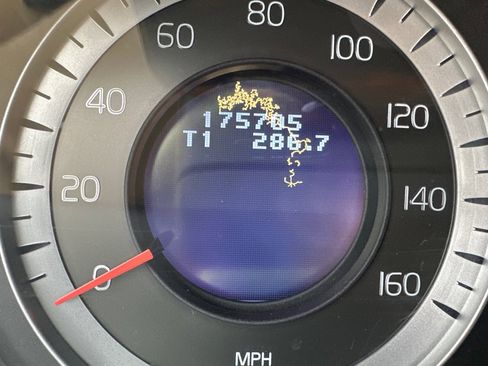 Used 2011 Volvo XC60 T6 image 11