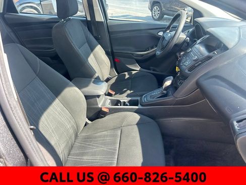 Used 2018 Ford Focus SE FWD image 5
