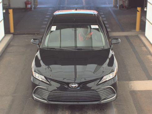 Used 2021 Toyota Camry LE image 2