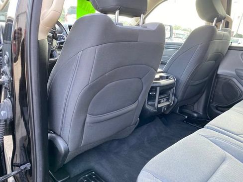 Used 2019 RAM 1500 Big Horn AWD/4WD image 32