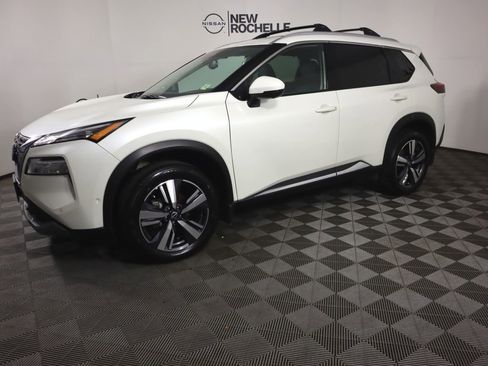 Used 2023 Nissan Rogue SL w/ SL Premium Package image 4