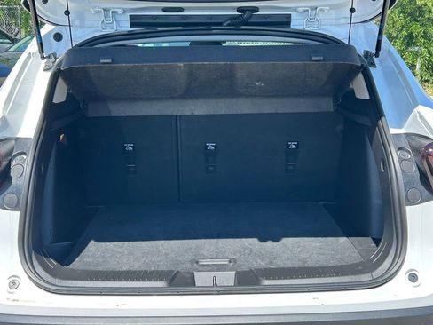 Used 2025 Chevrolet Trax LT FWD image 14