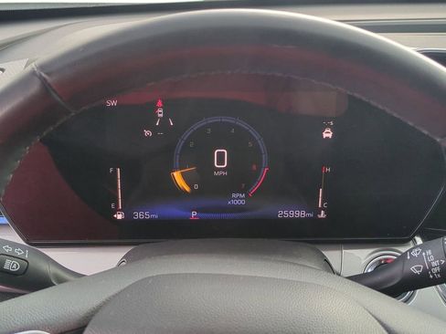 Used 2025 Chevrolet Trax LT w/ LT Convenience Package FWD image 14