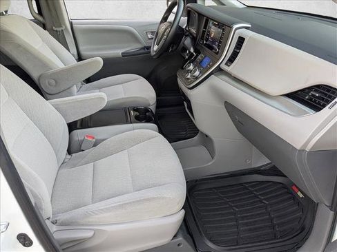Used 2020 Toyota Sienna LE image 23
