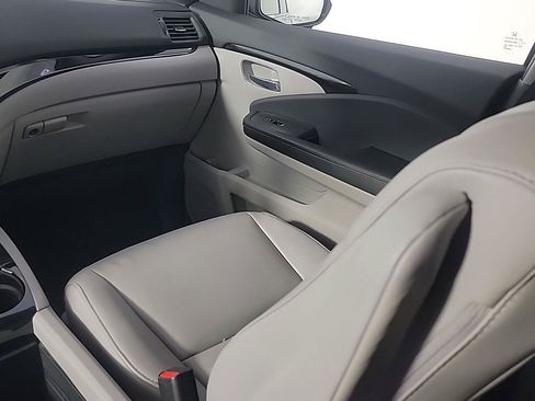 Certified 2017 Honda Pilot Touring image 24