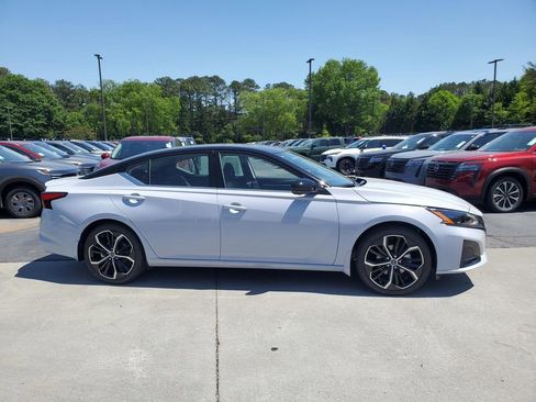 New 2026 Nissan Altima 2.5 SR FWD image 2