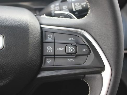 Used 2023 Jeep Grand Cherokee L Laredo AWD/4WD image 15