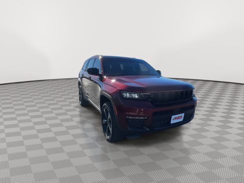 Used 2024 Jeep Grand Cherokee L Limited w/ Black Appearance Package image 3