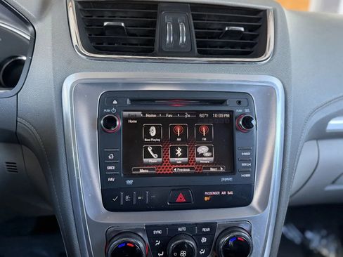 Used 2014 GMC Acadia SLT image 29