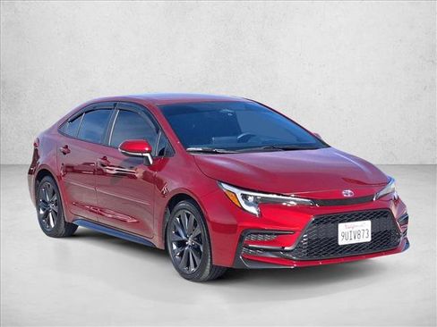 Certified 2025 Toyota Corolla SE image 3