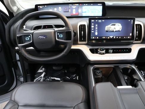 Used 2025 Ford Expedition Active AWD/4WD image 18