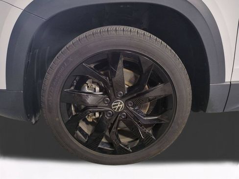 Used 2024 Volkswagen Taos SE FWD image 11