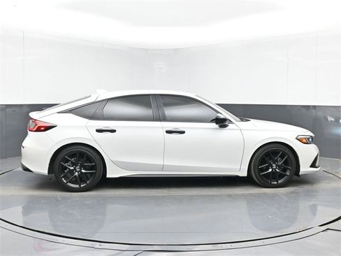 Used 2023 Honda Civic Sport image 11