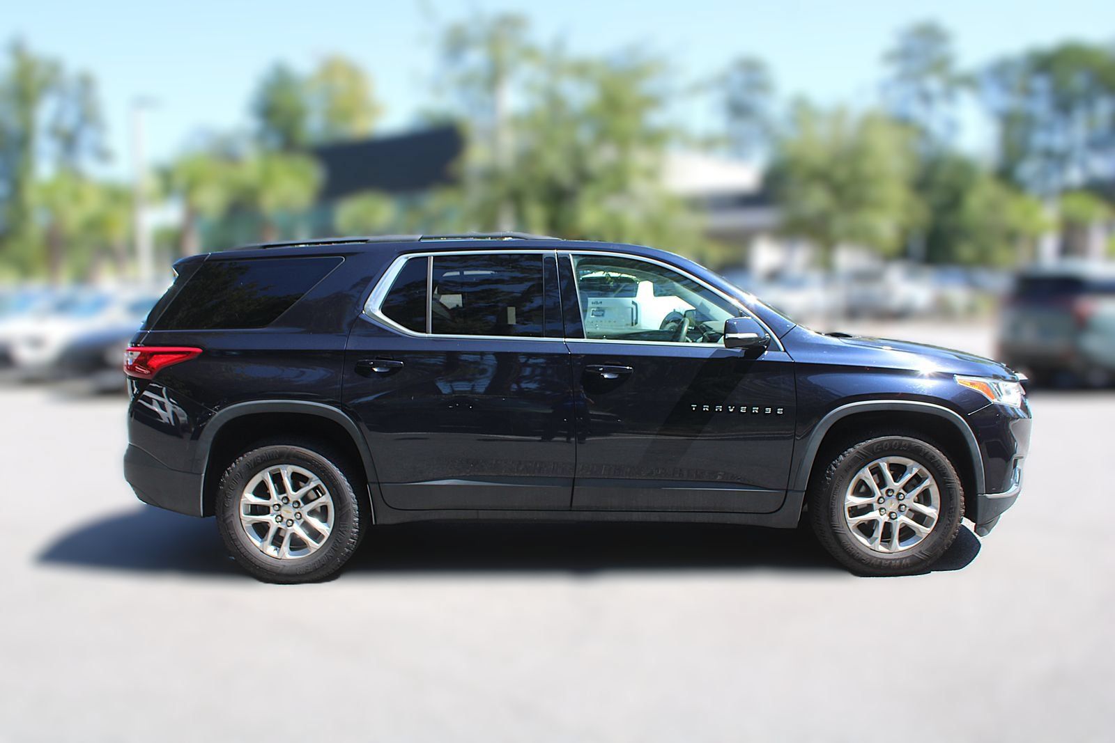 Used 2020 Chevrolet Traverse LT FWD image 14