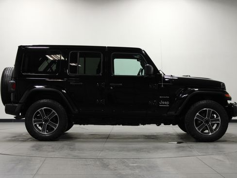 Used 2023 Jeep Wrangler Sahara image 4