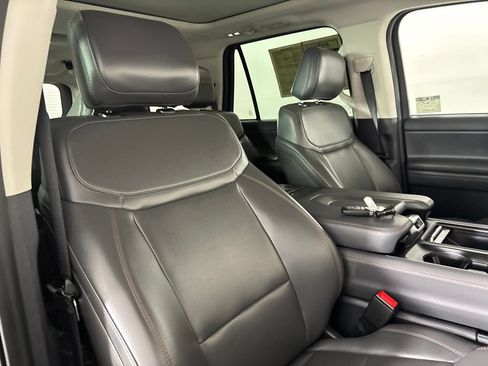 Used 2025 Ford Expedition Max Active AWD/4WD image 32