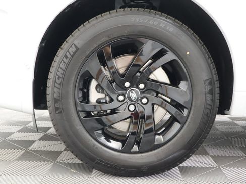 Used 2024 Land Rover Discovery Sport S image 31