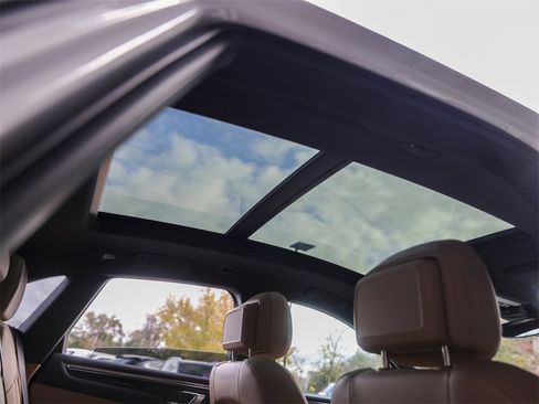 Used 2025 Porsche Macan image 40